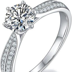 BEAUTIFUL 1 Carat Round Moissanite Ring (Size 8.5)